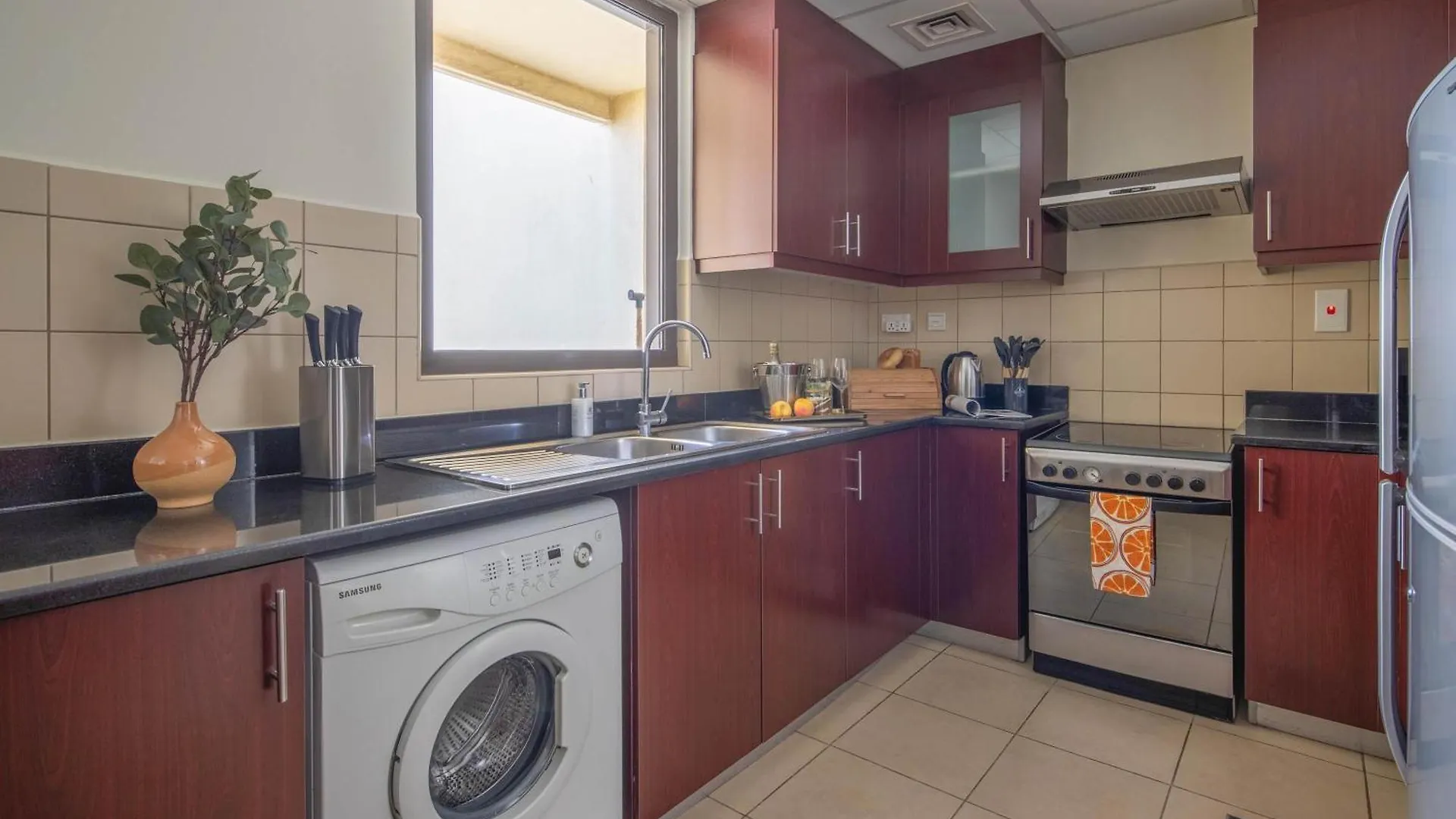 Frank Porter - Murjan 1 Dubai Apartment