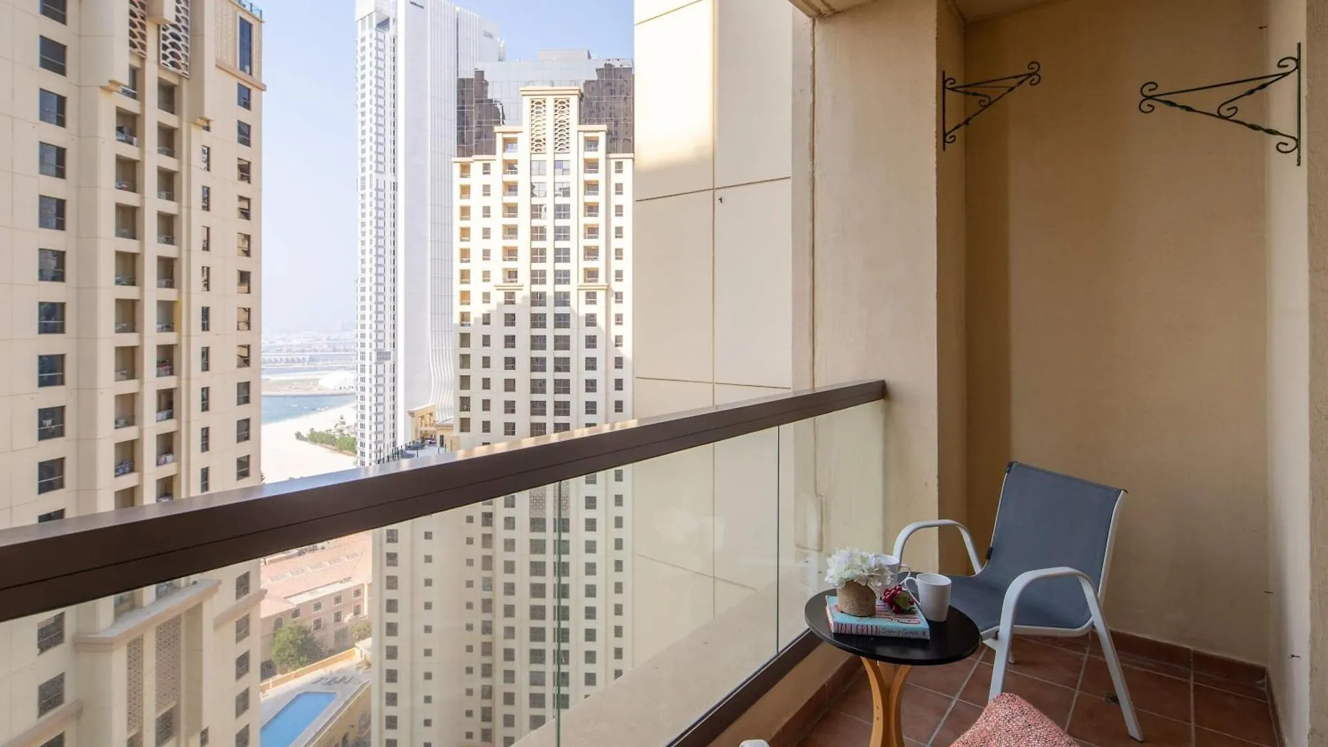 Frank Porter - Murjan 1 Dubai Apartment