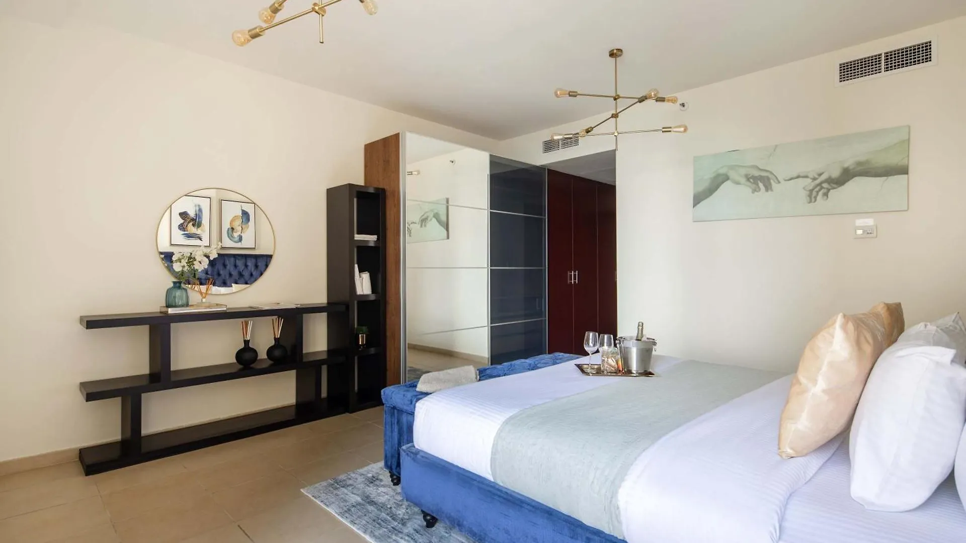 Frank Porter - Murjan 1 Dubai Apartment