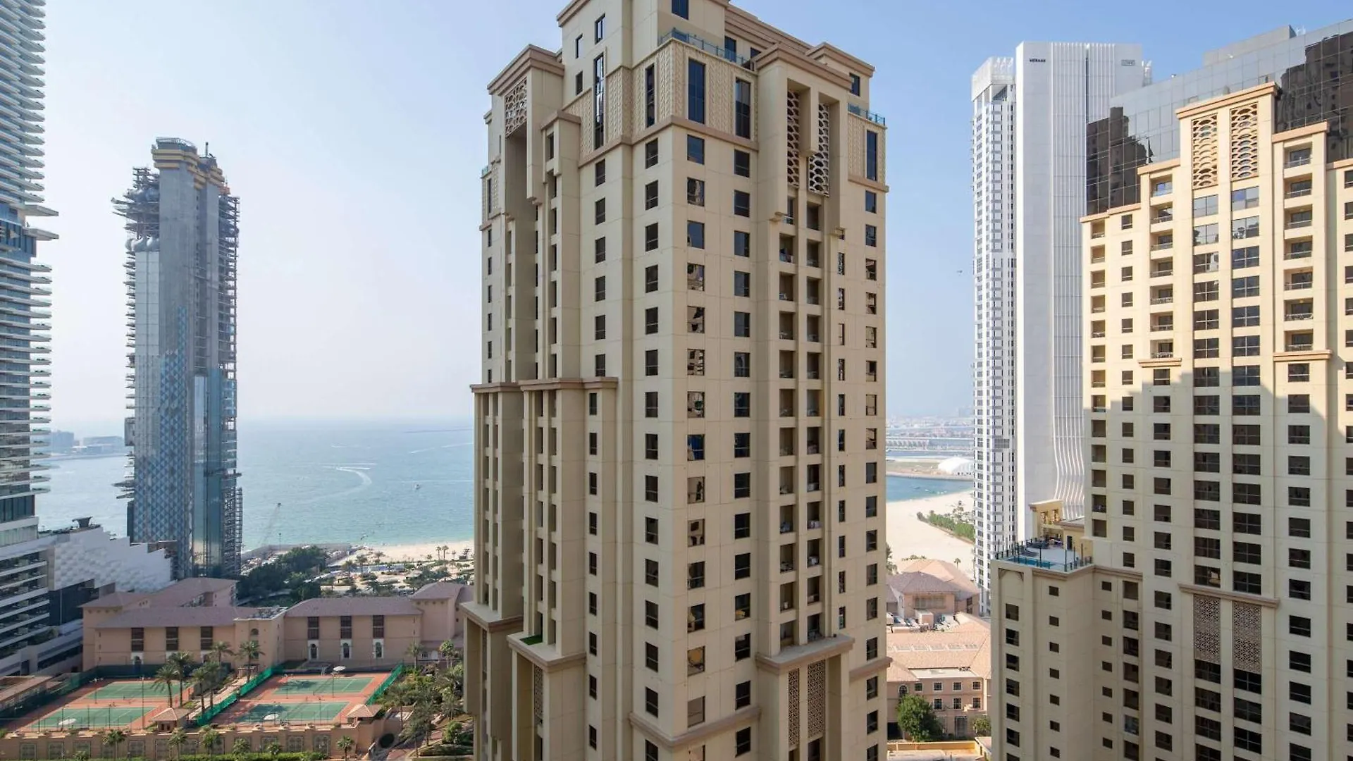 Frank Porter - Murjan 1 Dubai Apartment